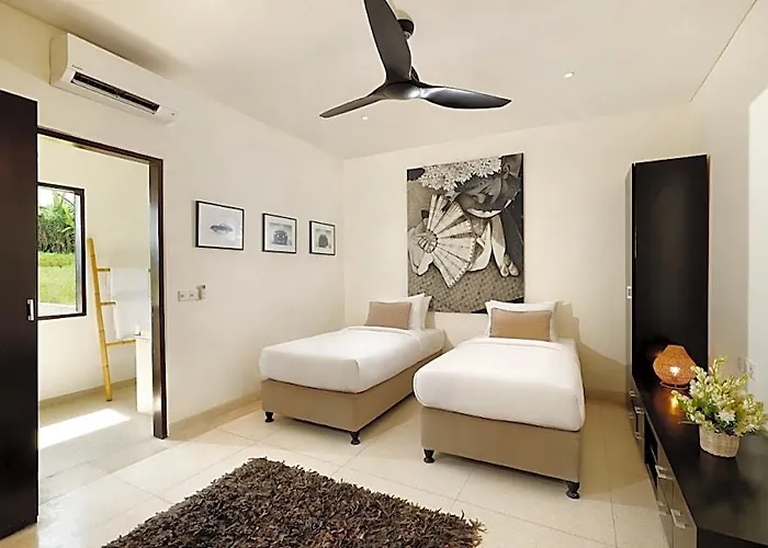 Black - Absolute Beachfront Hotel