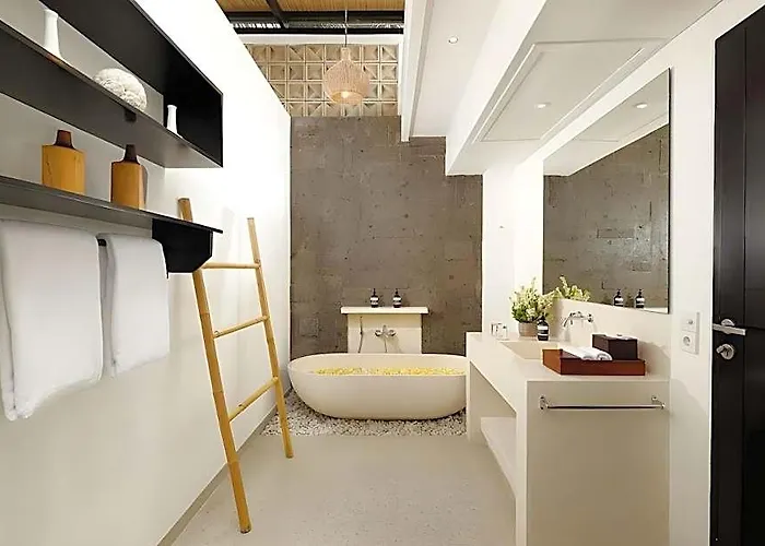 Black - Absolute Beachfront 4*